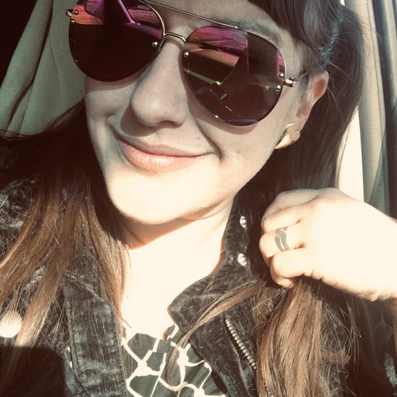 Meet your Posher, Cora - Picture 2 of 3